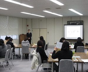 【食物栄養学科】食物栄養学科の保護者会を開催しました。3/3