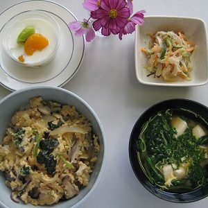 【食物栄養学科】後期給食実習を開始しました。