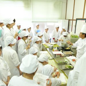 【食物栄養学科】特別講義を行いました　11/8,9