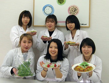 【食物栄養学科】「食べられる茶葉」の料理レシピ発表・試食会を行いました 2/27