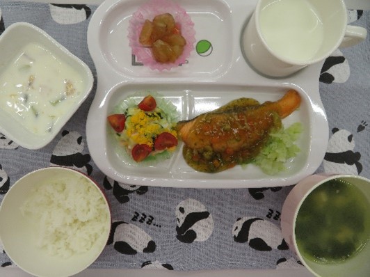 【食物栄養学科】1年生（2班）が初めての給食実習を行いました。