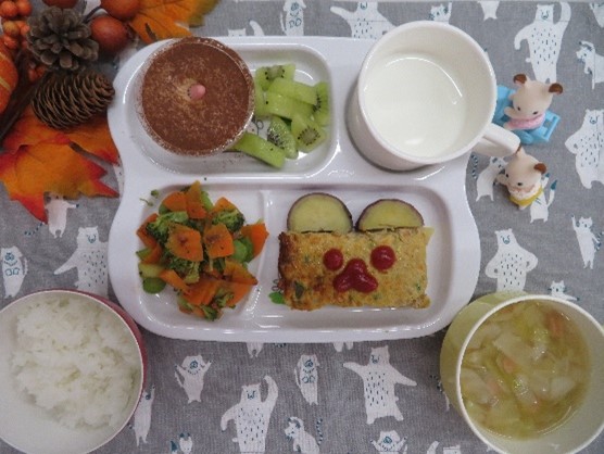 【食物栄養学科】1年生（3班）が初めての給食実習を行いました。