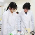 【食物栄養学科】2年生がpHを測定する実験を行いました